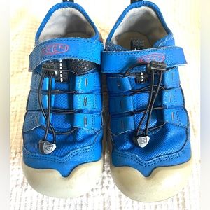 Nice little Keen Summer Sandals Little Kid Size 1. Velcro Strap Closure